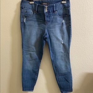Torrid Women's Blue Cropped Jeans‎